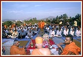 Swamishri arrives for the mahapuja