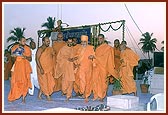 Swamishri expresses satisfaction after observing the mandir construction work