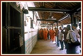 Swamishri heads toward the Vasudevnarayan's Orda at Dada Khachar's north facing Darbar (Uttaradabarna Orda) and does darshan