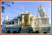 After Thakorji's darshan, Swamishri descends the mandir steps to perform his daily puja