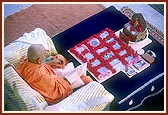 Students of BAPS Naimisharanya Gurukul sing bhajans during the puja while Swamishri is engrossed in his puja on the mandir precincts