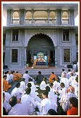 Students of BAPS Naimisharanya Gurukul sing bhajans during the puja while Swamishri is engrossed in his puja on the mandir precincts