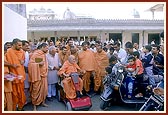 While on his way to the Yogi Smruti Mandir Swamishri is happy to see little children