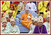 Children and youths with Swamishri after performing a welcome dance