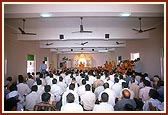 Performs the pratishtha arti