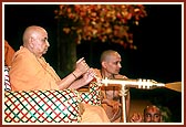 Thereafter Swamishri colors the joyous volunteers and blesses them