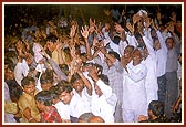 Thereafter Swamishri colors the joyous volunteers and blesses them