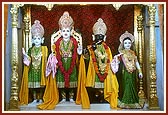(L to R) Shri Varninath Dev and Shri Gopinath Dev