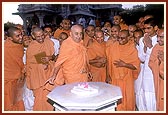 Performs pradakshina at a holy shrine at the Smruti Mandir