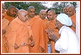 Swamishri meets Shri Virjibhai who had offered his services during the construction of Sarangpur and Gondal mandirs 