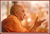 Swamishri blesses the festival assembly
