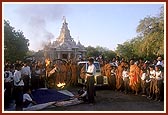 BAPS children present their skills before Swamishri