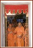 At the renowned BAPS gaushala in Sarangpur, Swamishri inaugurates the new office, mobile medical van and clinic for animals 