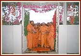 At the renowned BAPS gaushala in Sarangpur, Swamishri inaugurates the new office, mobile medical van and clinic for animals 