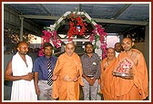 Swamishri with sadhus and doctors of the veterinary clinic