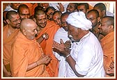 Swamishri with Ragha Bharwad