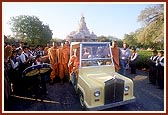 Students of BAPS Gurukul play drums (nagara) 