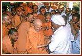 Swamishri and Ragha Bharwad