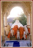 Sadhus excitedly engaged in Swamishri's darshan