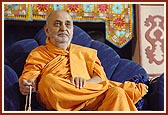 Swamishri seated during the welcome assembly