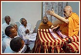 Swamishri reminisces about past prasangs with senior devotees of Badalpur