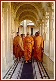 Swamishri performs pradakshina