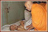 Swamishri blesses the ill Chuni Bhagat