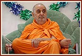 Swamishri during the assembly