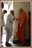 Swamishri enquires about the health of an old devotee