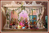 Murtis at BAPS Swaminarayan Mandir, Dhuvaran