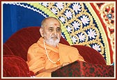 Swamishri participates in the mahapuja ceremony