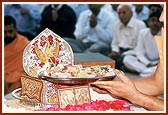 Thal offered to Thakorji