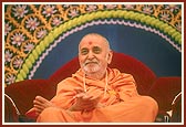 Swamishri in a divine, joyous mood during the assembly