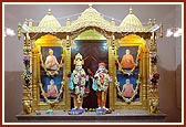 Murtis of Akshar Purushottam Maharaj and Guru Parampara in the new hari mandir