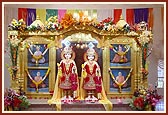 The newly installed murtis of Shri Akshar Purushottam Maharaj and Guru Parampara
