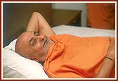 Swamishri in a divine jovial mood before going to sleep