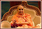 Swamishri in a joyous mood during a satsang assembly  