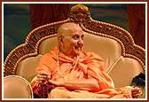 Swamishri in a joyous mood during a satsang assembly&nbsp;&nbsp;