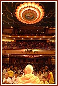 Devotees having darshan of Swamishri