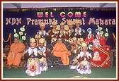 Swamishri blesses children after the welcome dance