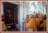 Performs Hanuman pujan on Kali Chaudash