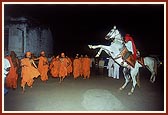 A child uniquely honors Swamishri at the Yogi Smruti Mandir