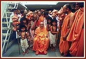 Swamishri with children dressed as bal rushis who brought annakut prasad from Amdavad Mandir