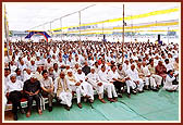 Swamishri during the inauguration of Hiramani Chhatralay (school hostel) and then blesses the assembly 