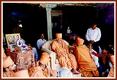 Swamishri at the Ambli Vali Pol
