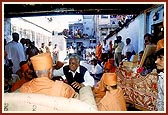 Swamishri at the Ambli Vali Pol