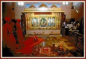 Swamishri offers prostrations to Thakorji