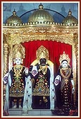 Shri Harikrishna Maharaj and Shri Gopinath Dev 