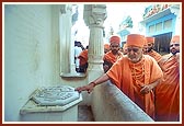 Darshan of charnarvind at the old Mandir