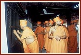 Doing darshan of Shri Vaasudevnarayan's orda in Dada Khachar's darbar